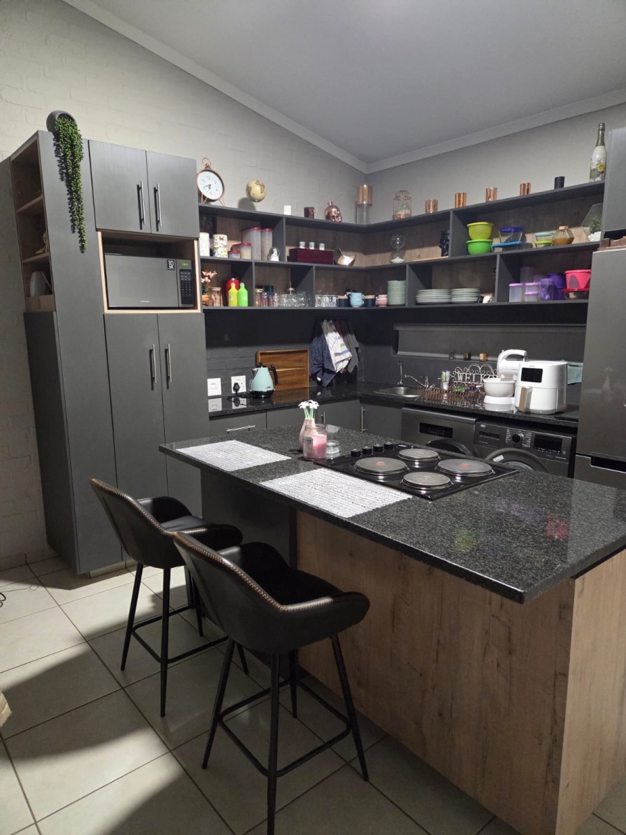 2 Bedroom Property for Sale in Van Der Hoff Park North West